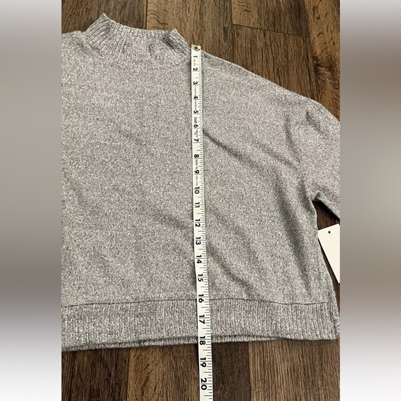 SO Junior Girls Gray Cropped Knit Pullover Sweater Size Medium, Mock Neck, NEW - Picture 5 of 8